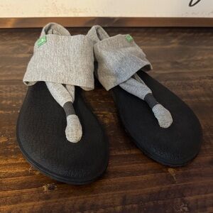 Sanuk Gray and Black Wrap Sandals
